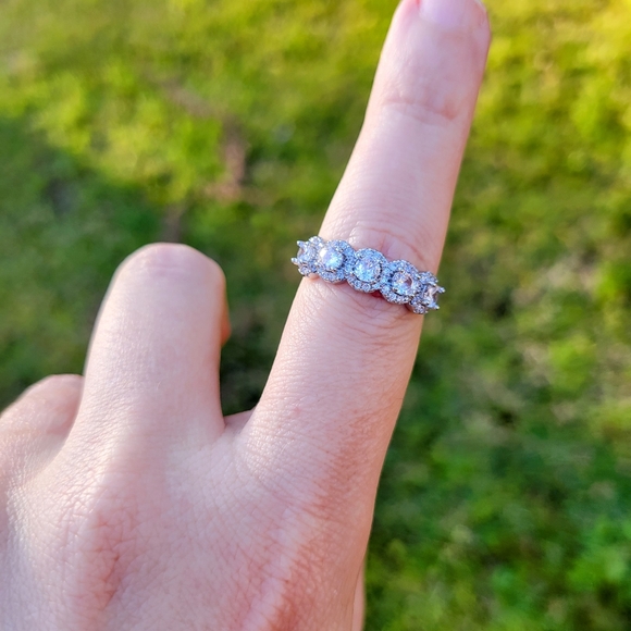 Cold As Ice Diamond Clear Crystal 925 Silver Round Diamond Halo Wedding Ring - Picture 9 of 16